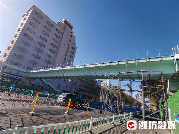 潍坊城区两座新建过街天桥，月底前可投用