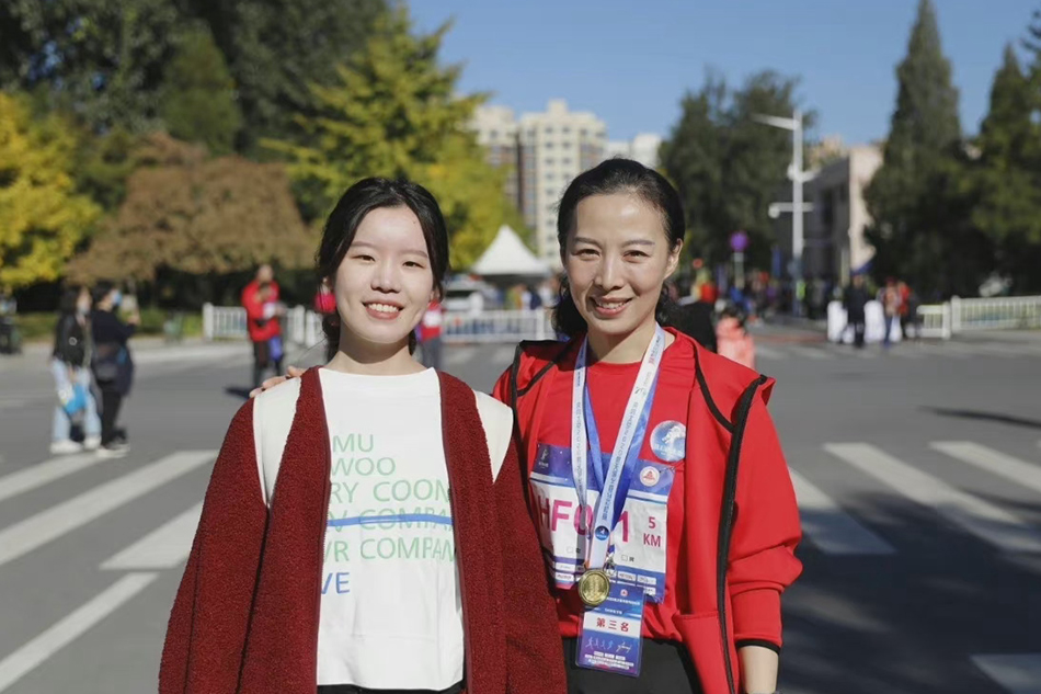 王楠(左)与王亚平的合影