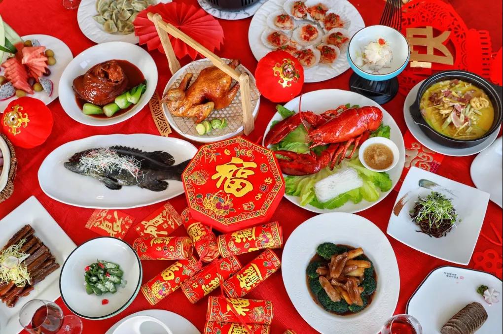 年夜饭的餐桌上少不了鱼丨图虫创意