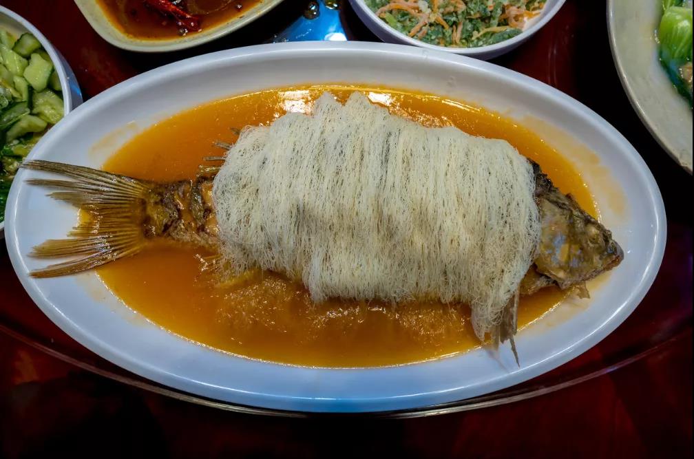 鲤鱼焙面丨图虫创意