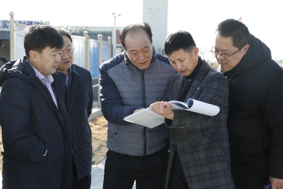 2月22日上午,经开区党工委副书记,管委副主任谭远国带队督导恩腾光电