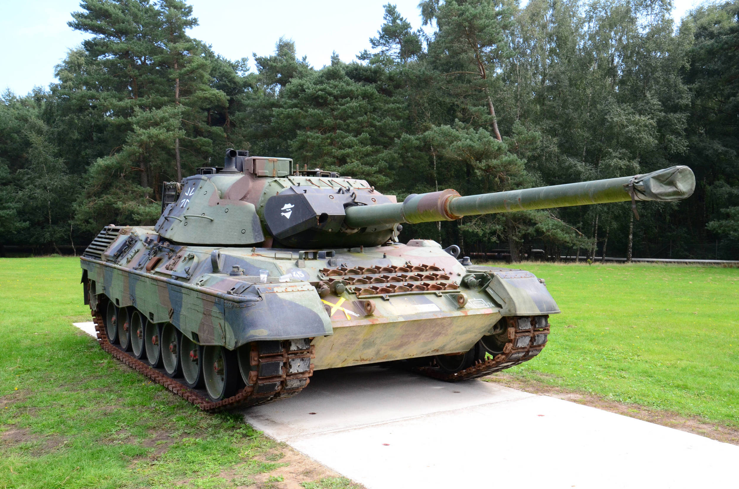 德国防长:3月底前向乌克兰交付"豹"式坦克-蜂目豺声资讯网