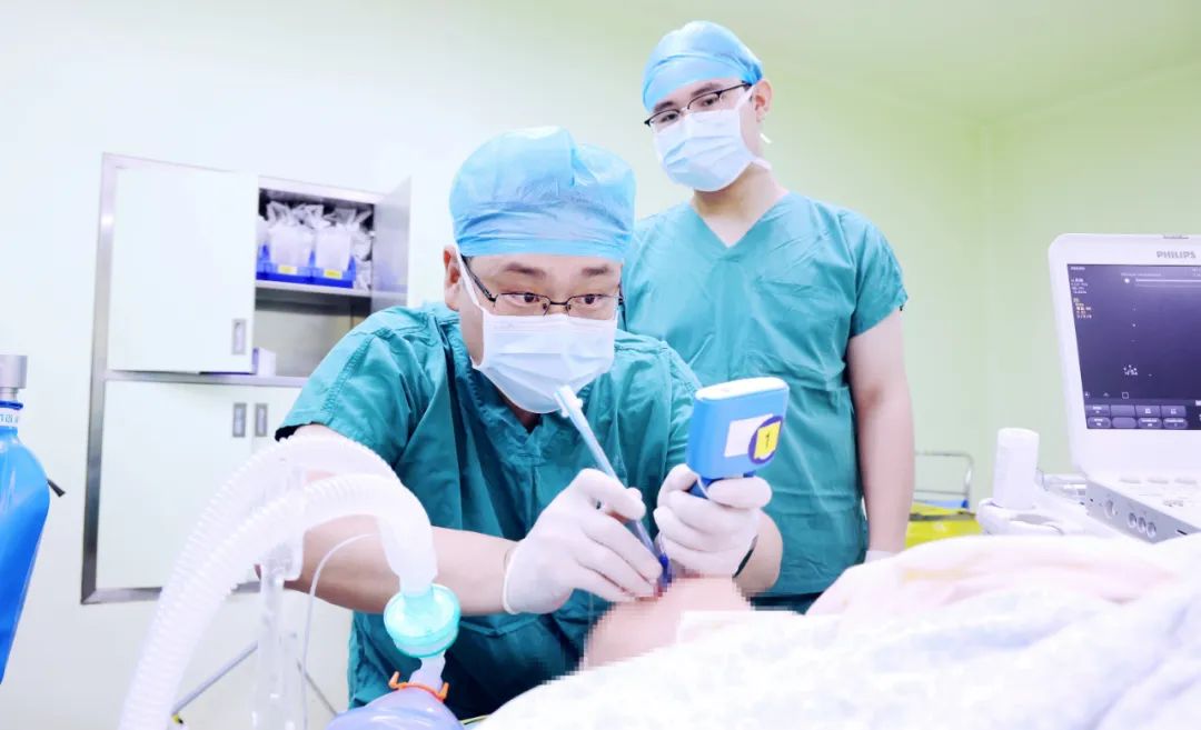 什么是手术无影灯医者故事丨王晓东：无影灯下的生命守护者_https://www.jmylbn.com_新闻资讯_第4张