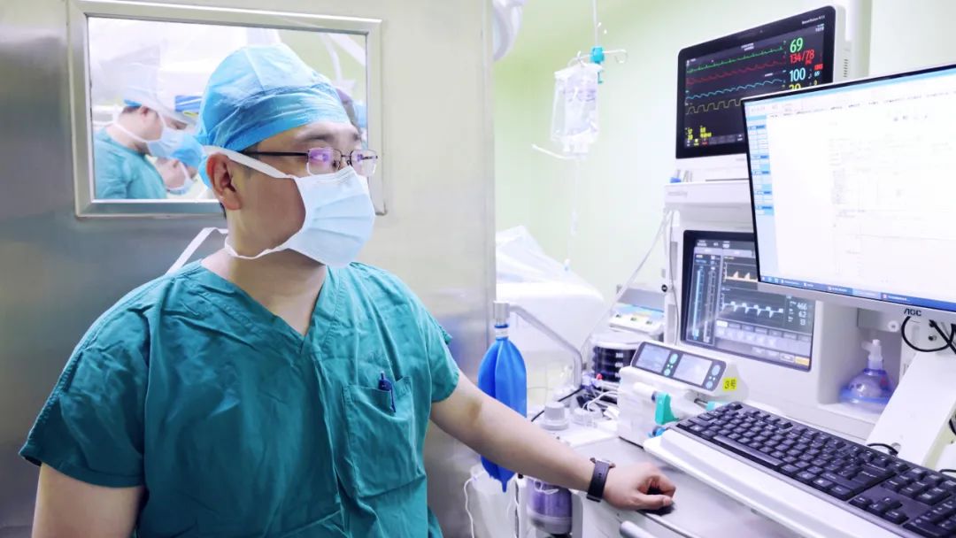 什么是手术无影灯医者故事丨王晓东：无影灯下的生命守护者_https://www.jmylbn.com_新闻资讯_第2张