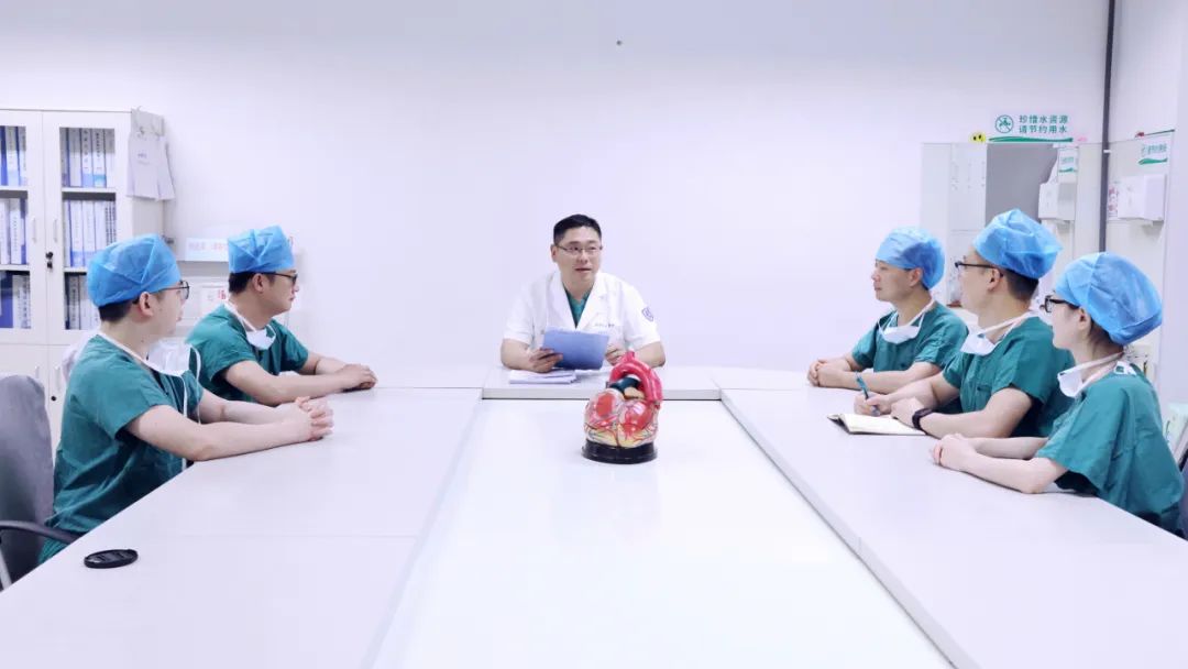 什么是手术无影灯医者故事丨王晓东：无影灯下的生命守护者_https://www.jmylbn.com_新闻资讯_第5张