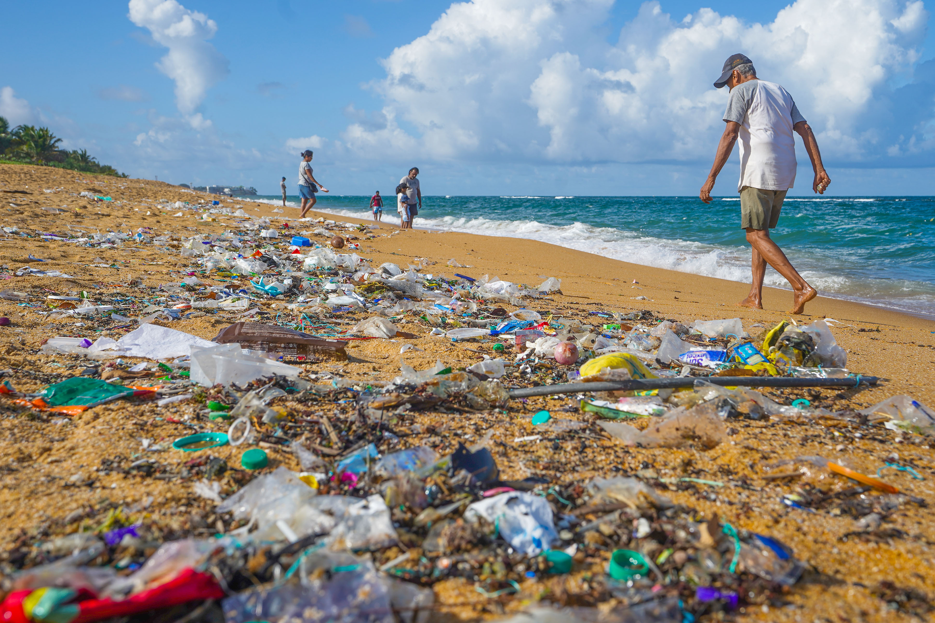 世界地球日|全球战塑:70亿吨垃圾等待"塑战速决"