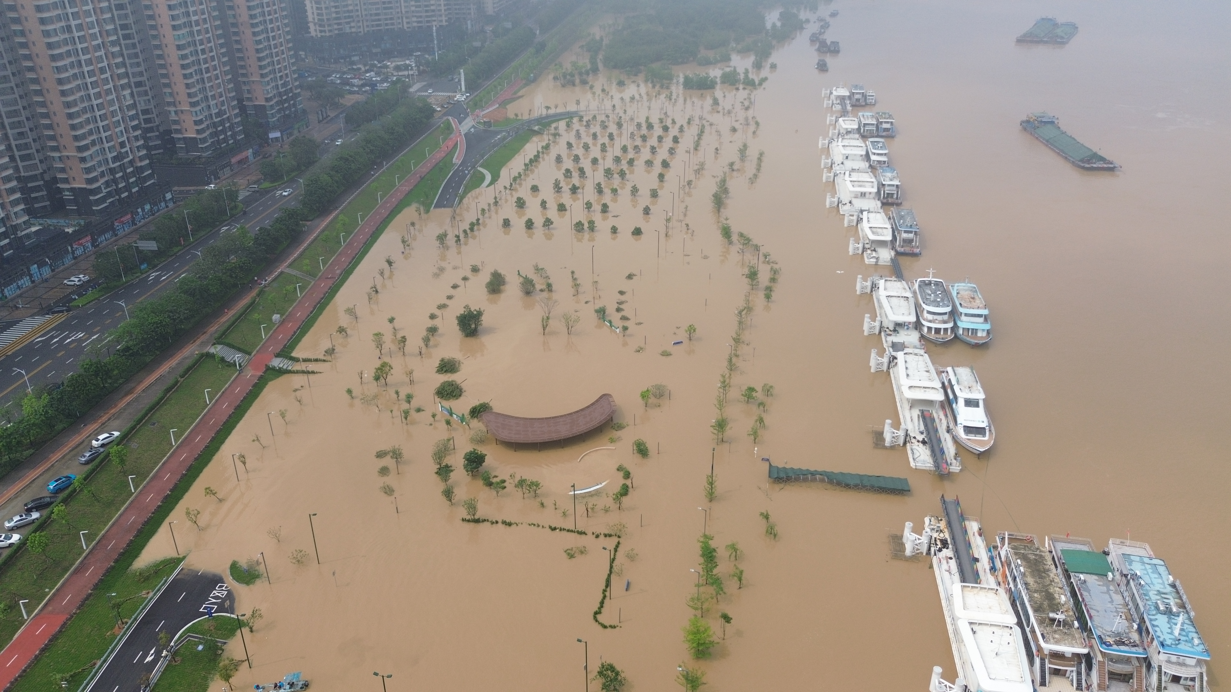 广东北江发生特大洪水:水库群有序调度拦洪,避免潖江蓄滞洪区启用
