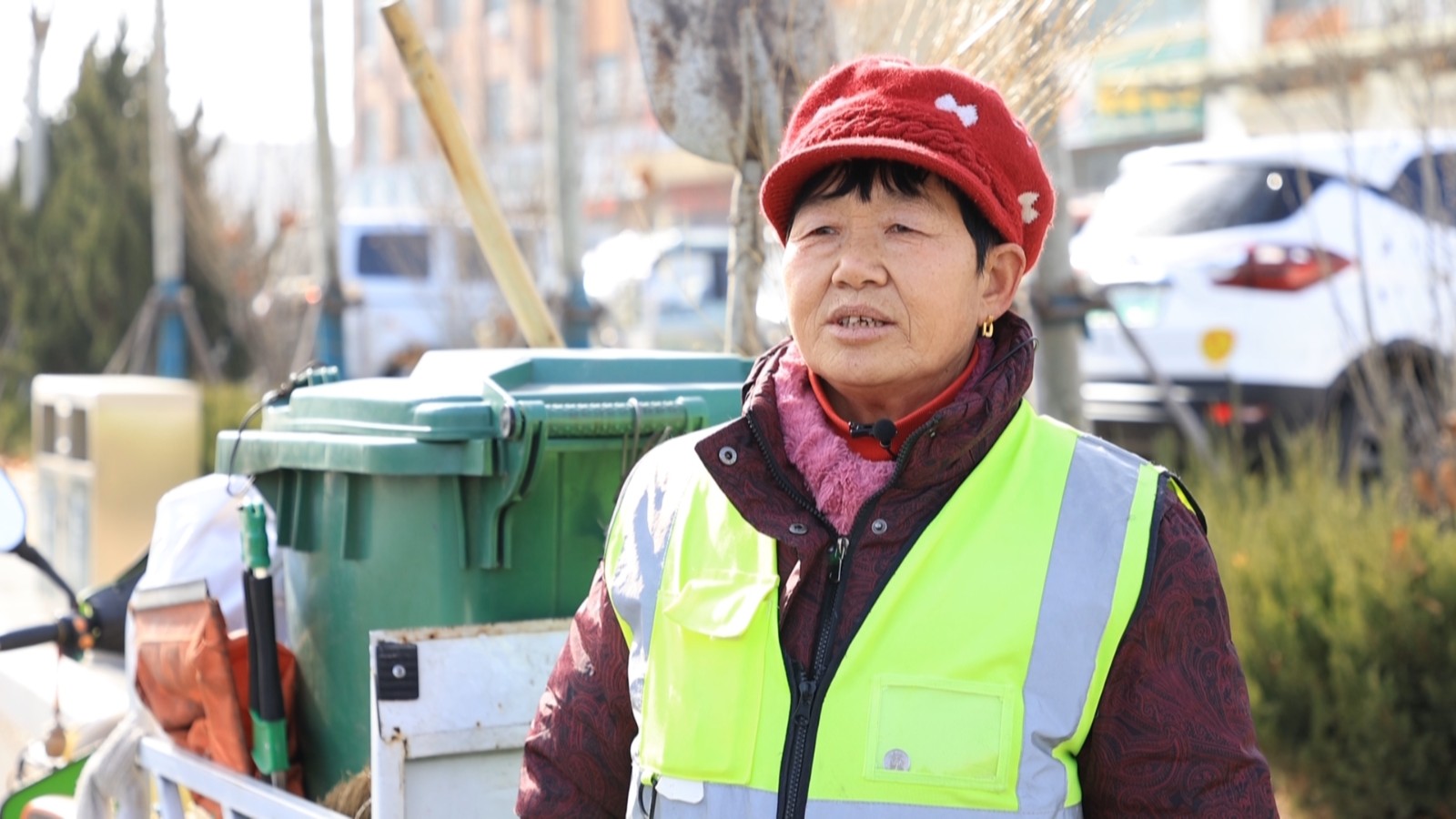 滨州市滨城区环卫工人坚守岗位的城市美容师