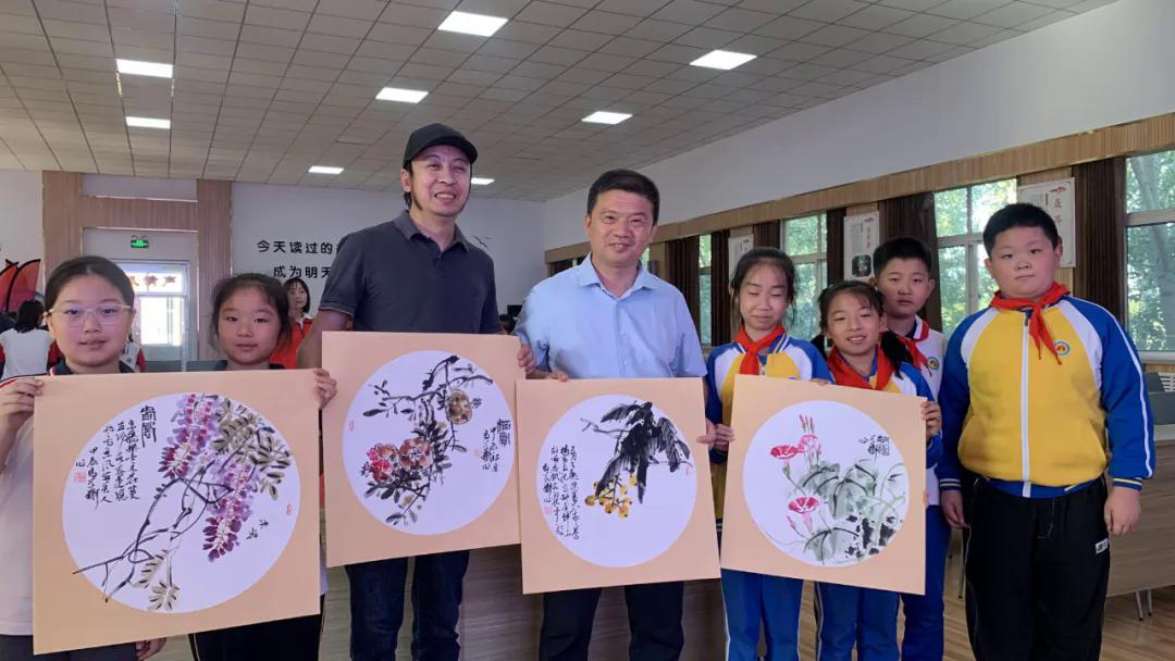 淄博周村:"传承经典,共庆华诞"书画名家进校园活动圆满完成