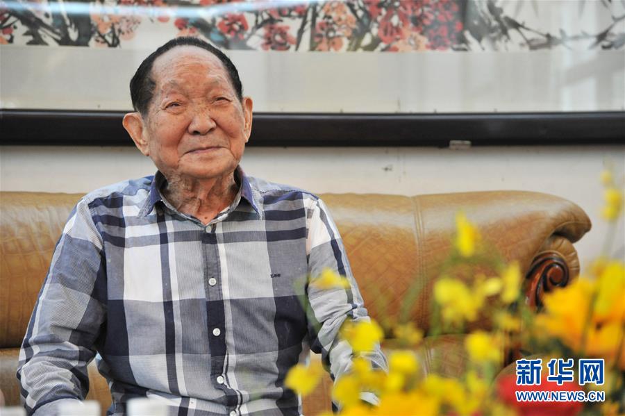（图文互动）（1）从“80后”变“90后”的袁隆平许下生日愿望