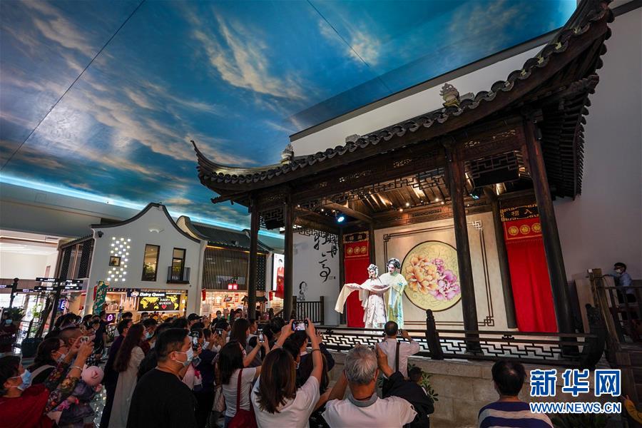 （社会）（2） 江苏阳澄湖：高速服务区 旅途“新景点”