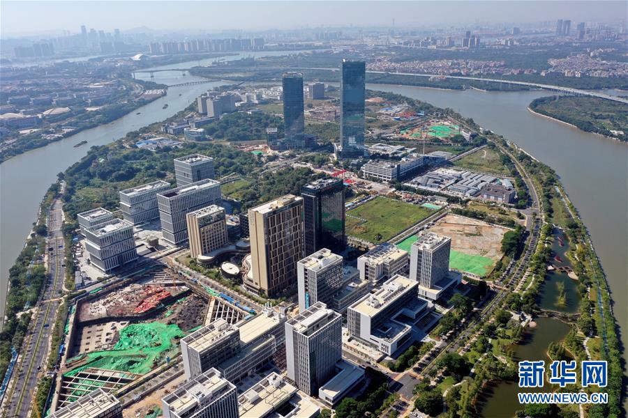 （新華全媒頭條·五中全會(huì)精神在基層·圖文互動(dòng)）（7）奮發(fā)新青年 逐夢(mèng)新征程——各地青年學(xué)習(xí)貫徹落實(shí)五中全會(huì)精神觀察