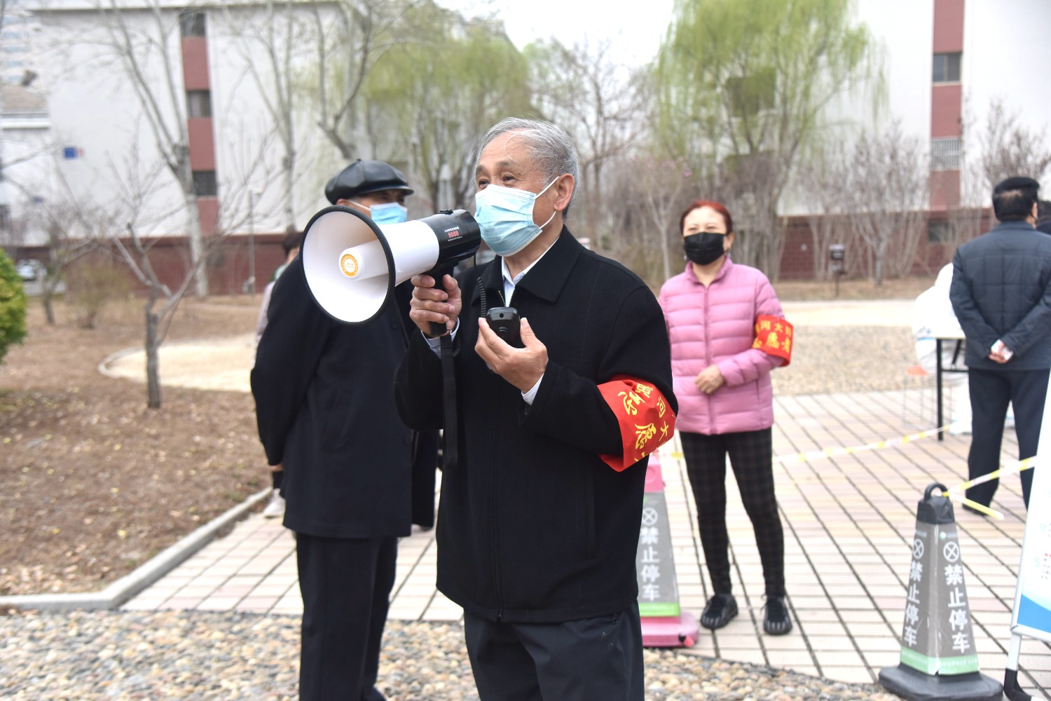 蒋爱学参与社区全员核酸检测志愿服务.JPG