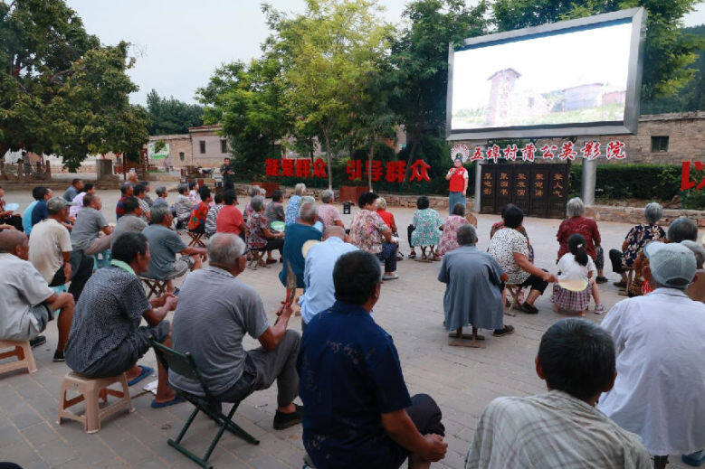 肥城市“蒲公英影院”理论宣讲（孙甲勇 摄）