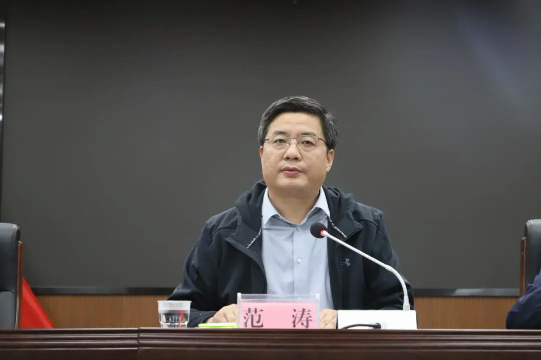 满弓紧弦 冲锋冲刺