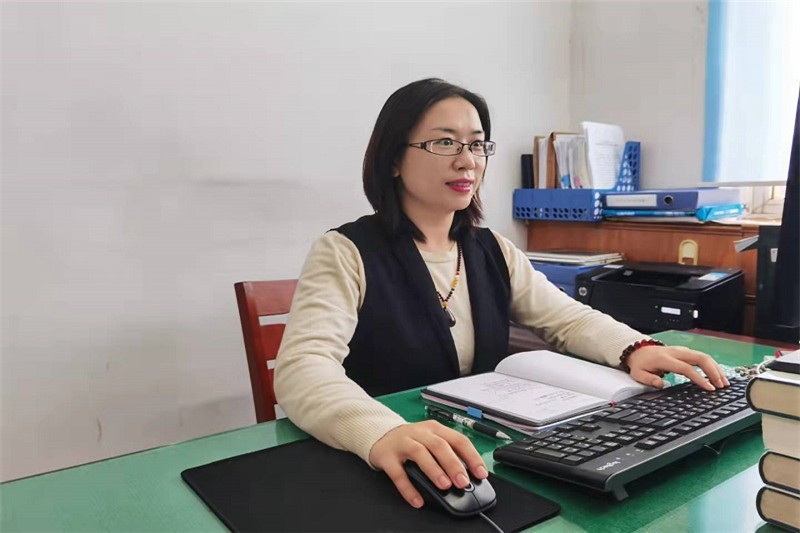 鲁婷工作照