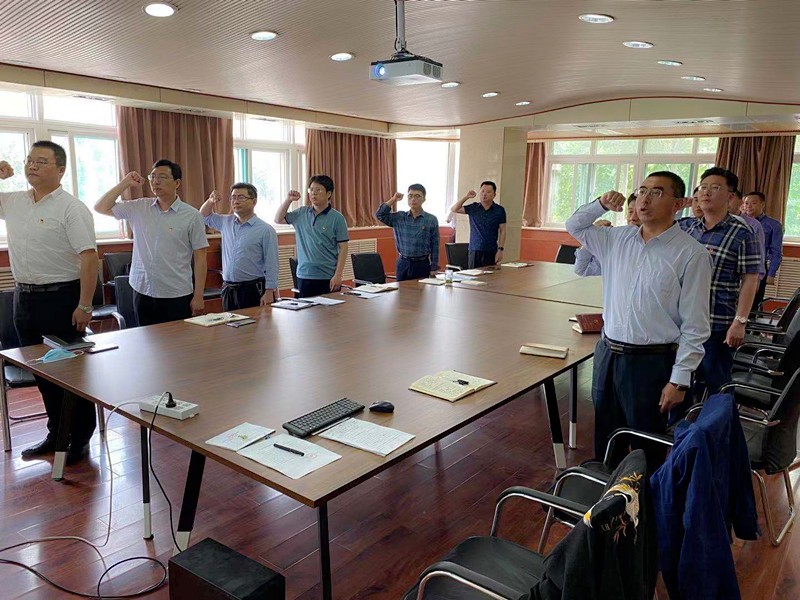 过政治生日,重温入党誓词_副本