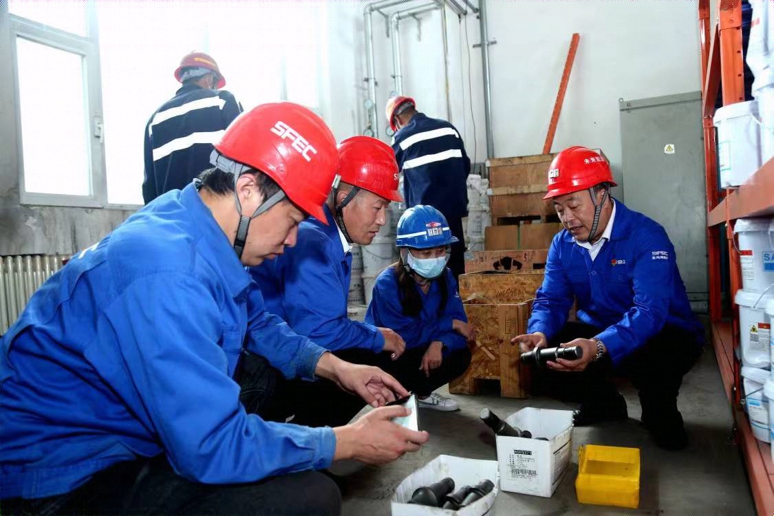 物供中心驻外职工现场查验物资