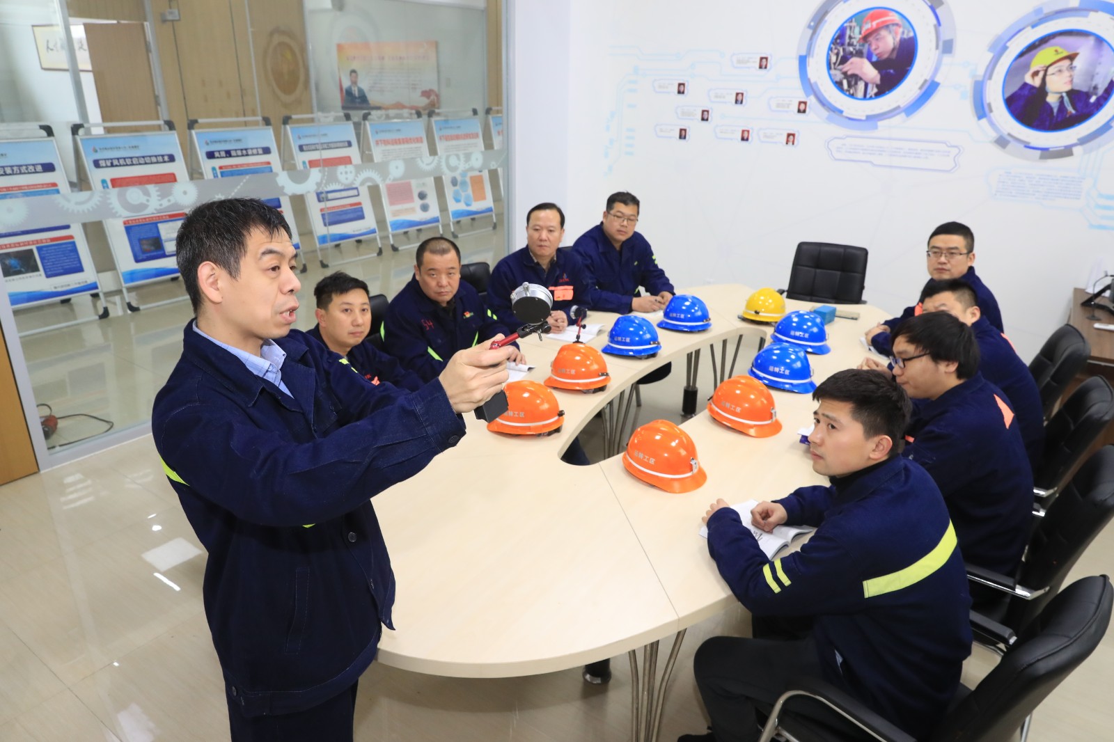 技能大师工作室开展授课