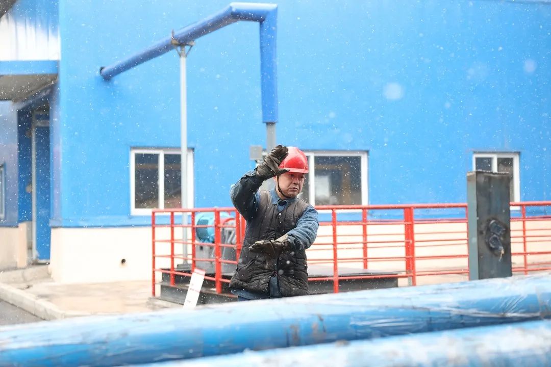 风雪里的“指挥家” 岱庄煤业 刘同昊.JPG