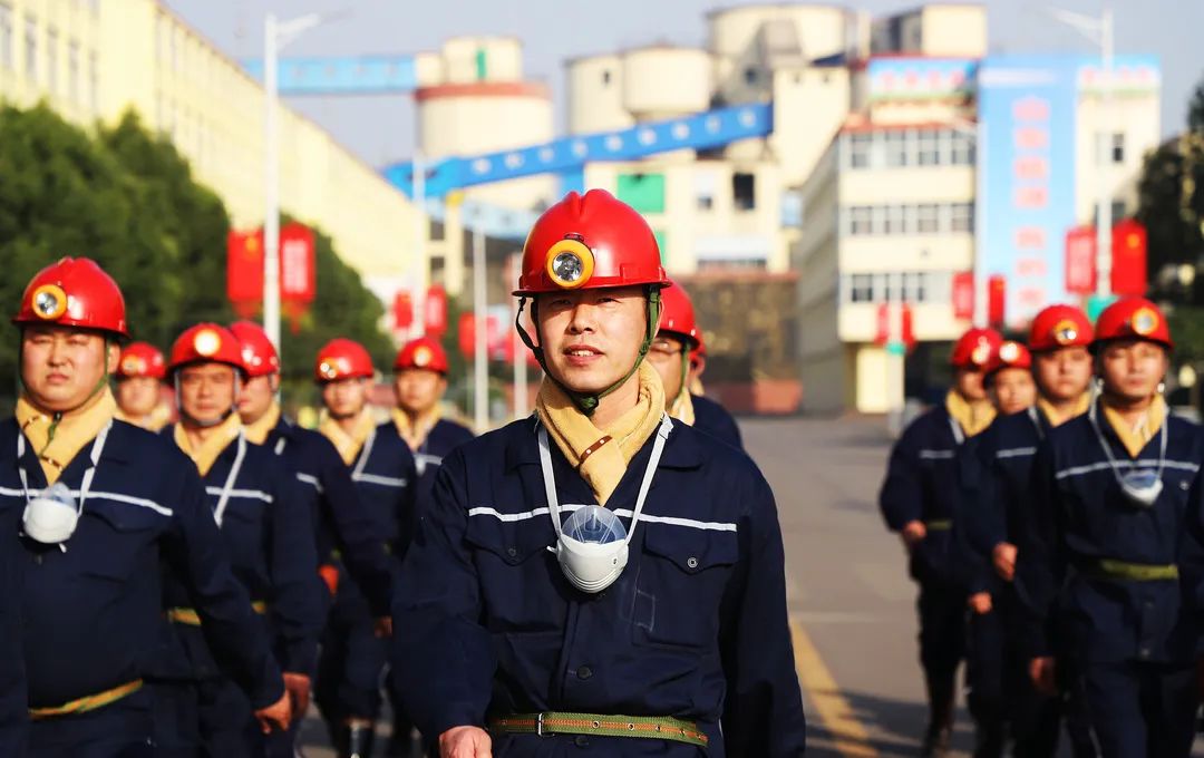 豪情满怀——田陈煤矿梁晓彤.JPG
