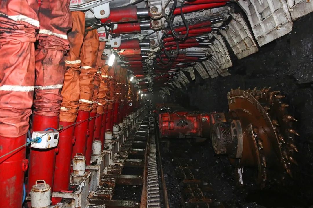 智能化生产组照1 李志军 .jpg