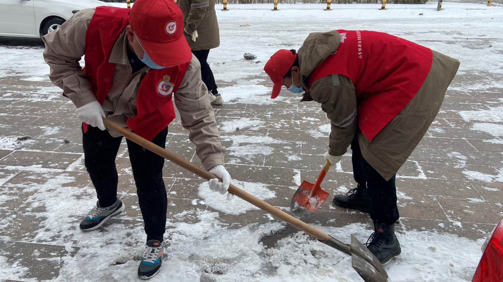 “扫初雪、保安全”