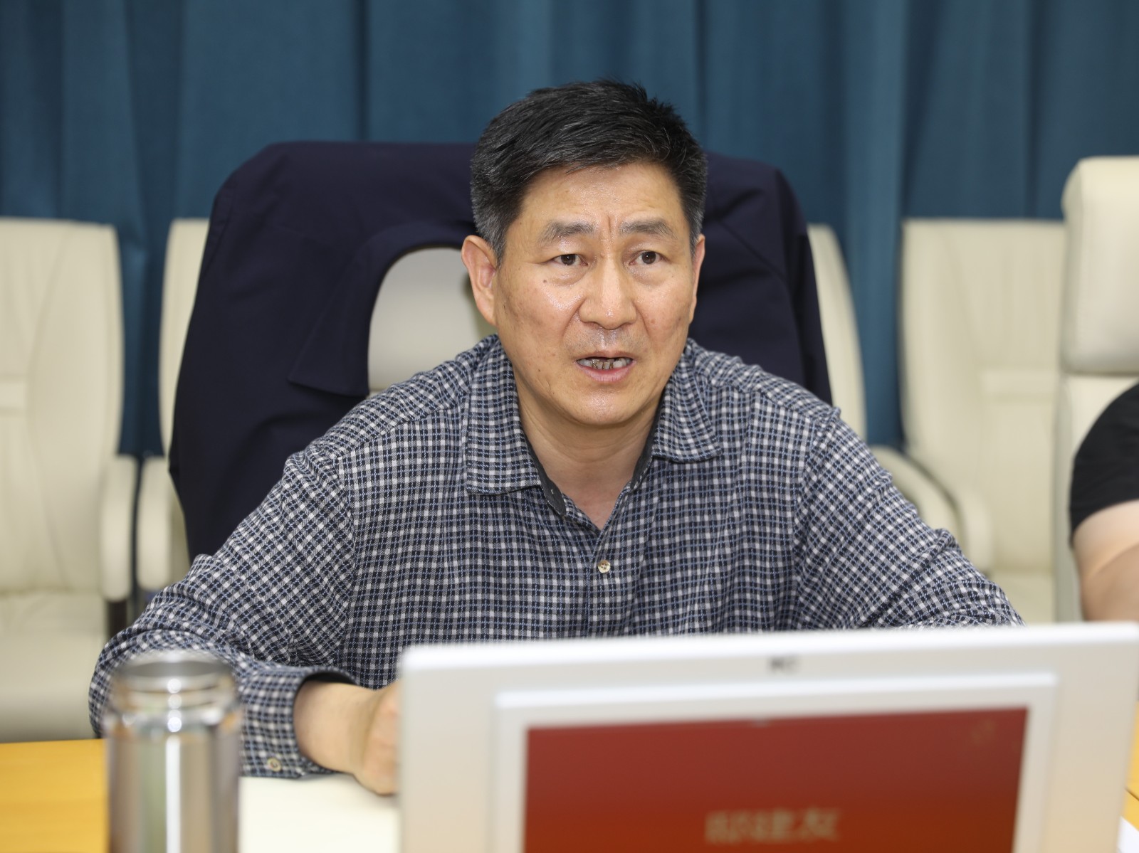 邸建友主持学习会并讲话