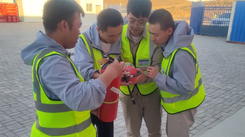 讲解灭火器的使用