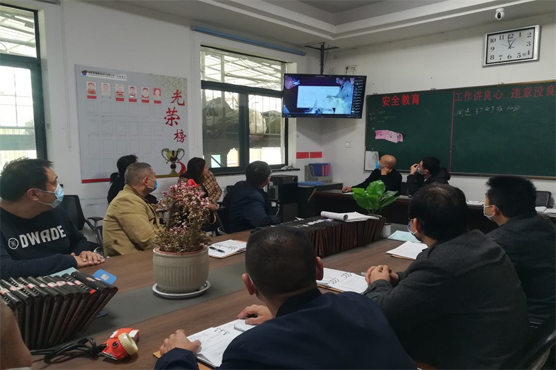 运搬工区观看保密宣传视频照片1