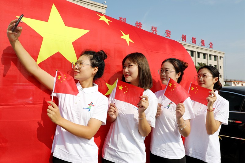 我和国旗合影照片