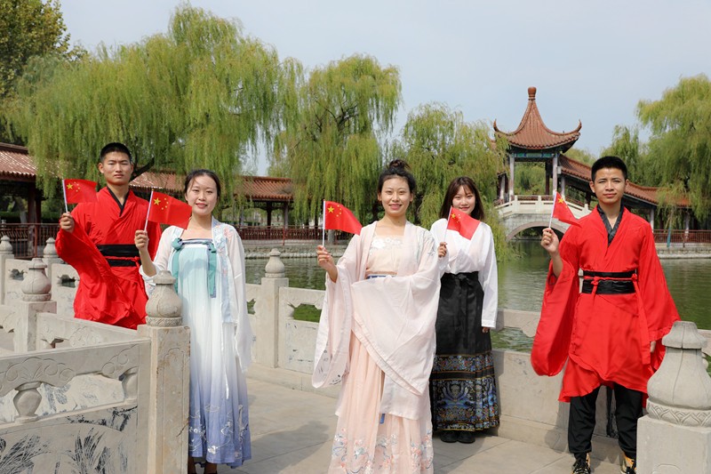 我和国旗合影照片