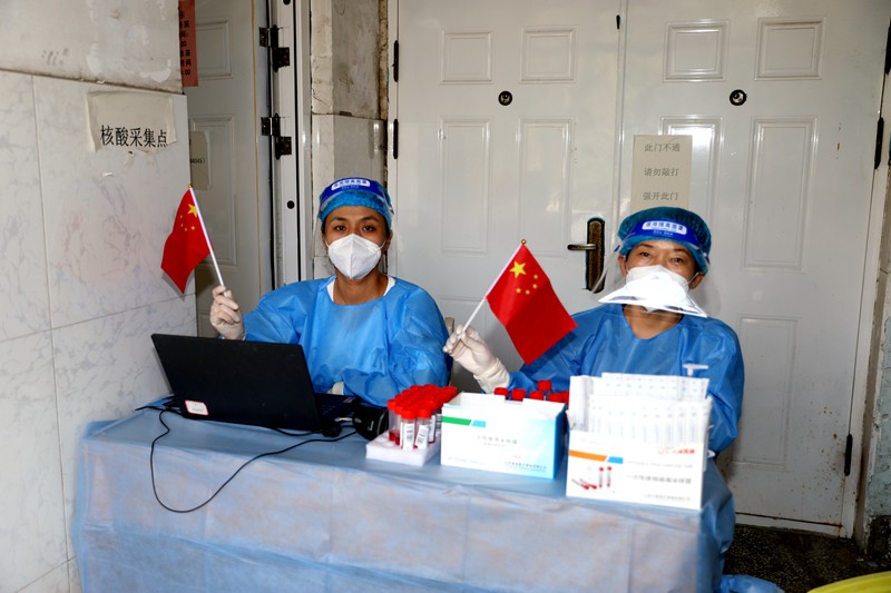 我和国旗合影照片