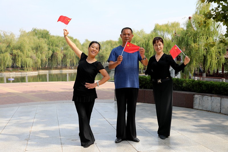 我和国旗合影照片