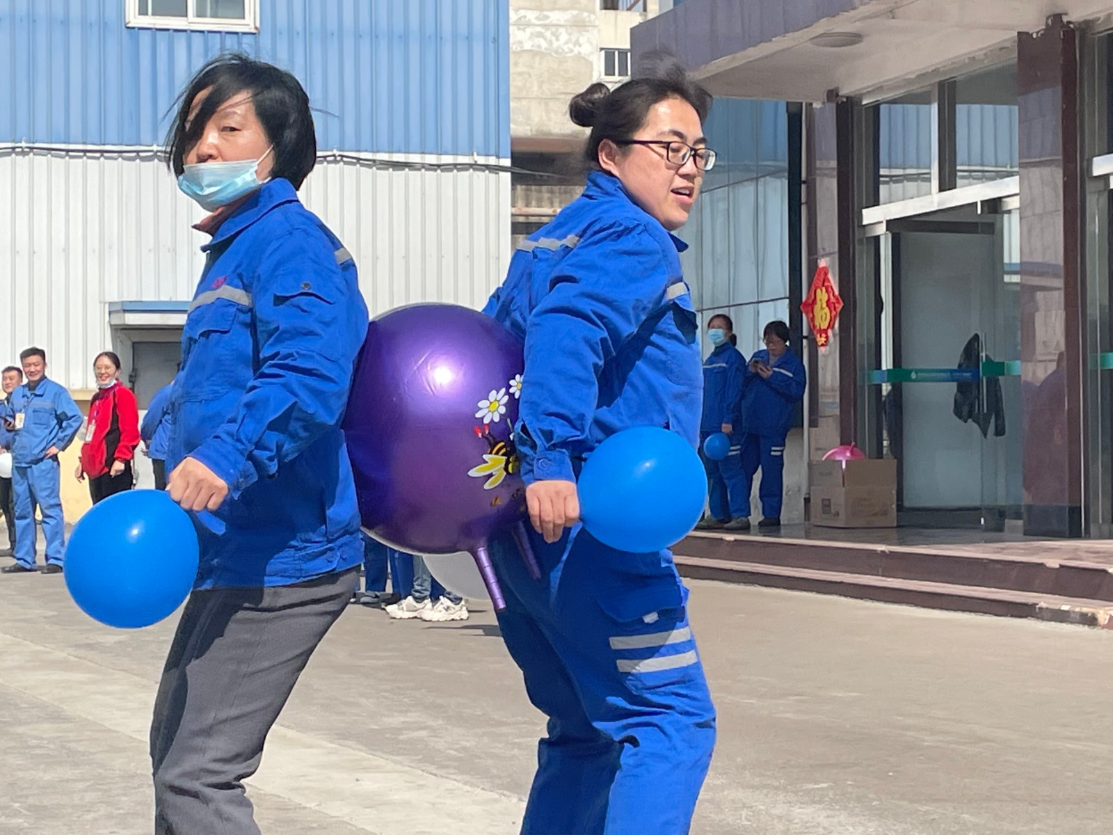 夹球
