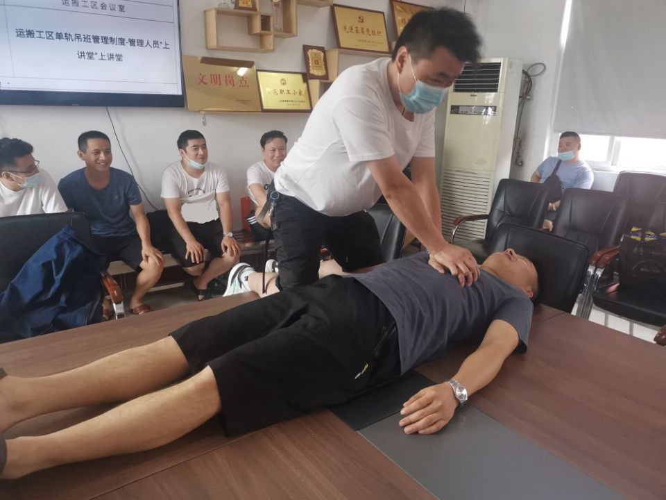 心肺复苏照片