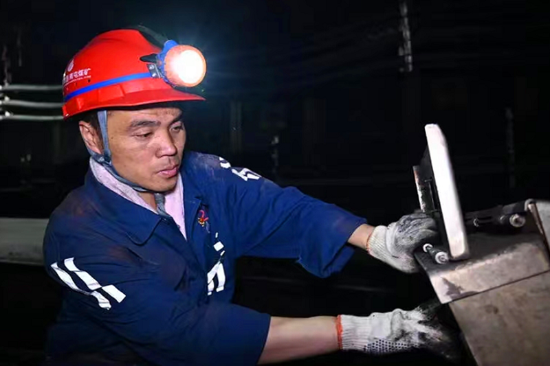 岳青松_副本