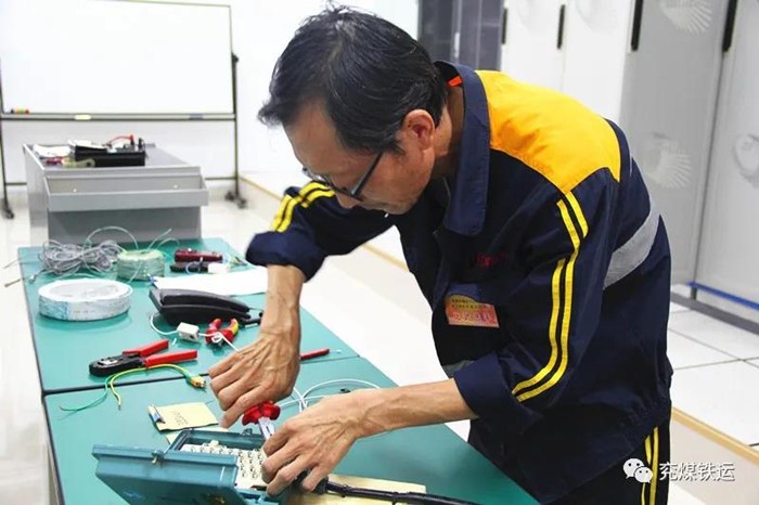 8f64fe2e-3138-403b-9a63-1b41e67b4d39