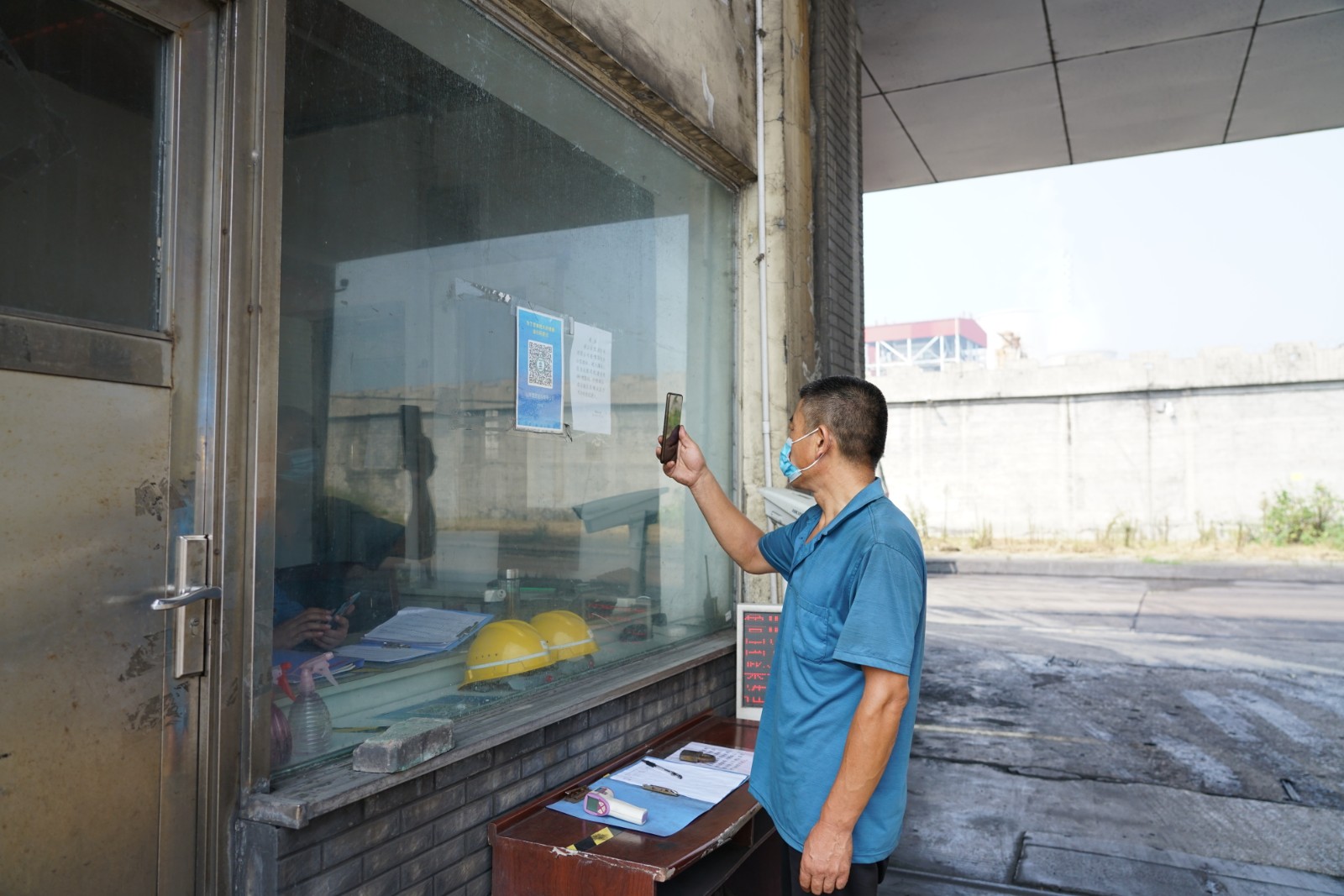 零接触：运煤司机扫码登记