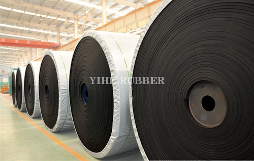 Layered fabric core conveyor belt