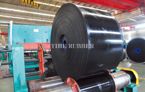 Layered fabric core conveyor belt