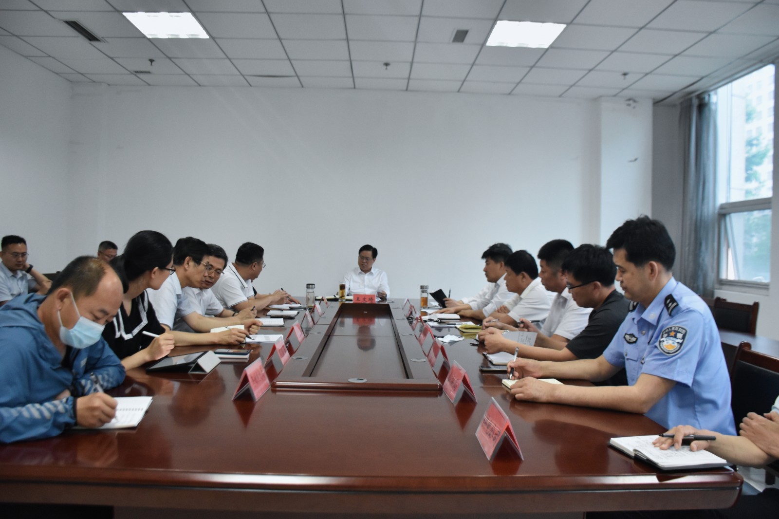 王文琦主持召开防汛抗旱调度会议