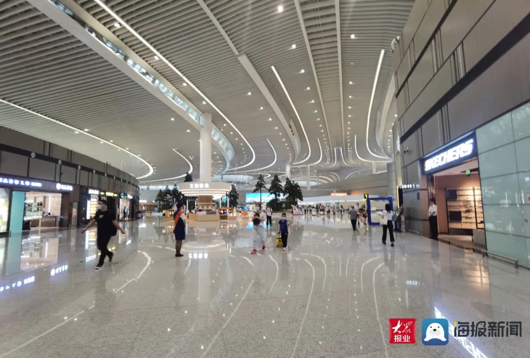 青岛胶东国际机场转场运营高密市民乐开了花儿