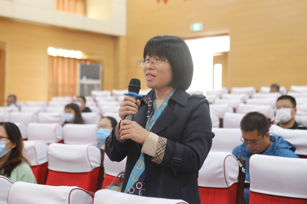 高密四中校长赵虎与汪正贵校长交流高密一中校长陈余彬与汪正贵校长