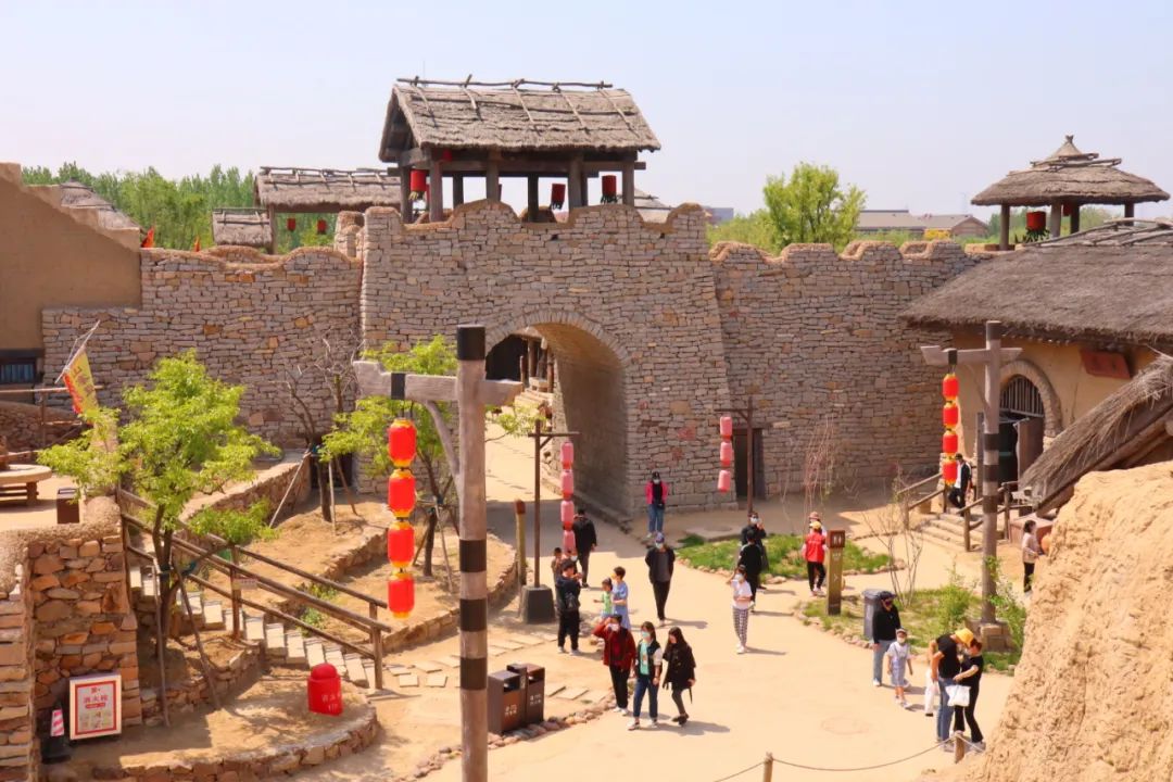 提升群众满意度来东北乡红高粱影视城近享好时光